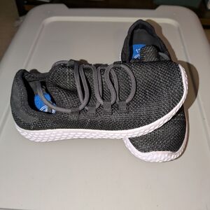 Wonder Nation Black Sneakers Lightweight Breathable Design